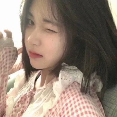 不羁的美女 海报